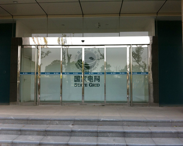 现代建筑都采用玻璃自动门